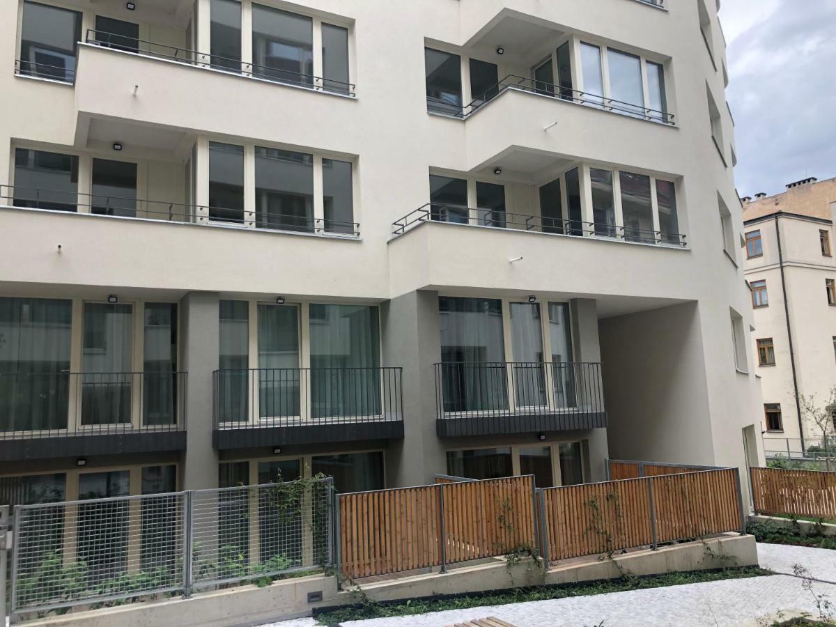 Luxury Apartment With Private Garden Praha Eksteriør bilde