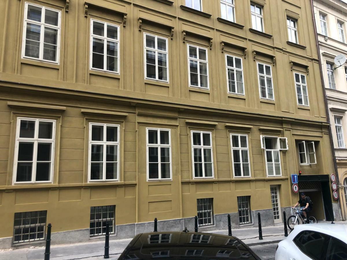 Luxury Apartment With Private Garden Praha Eksteriør bilde